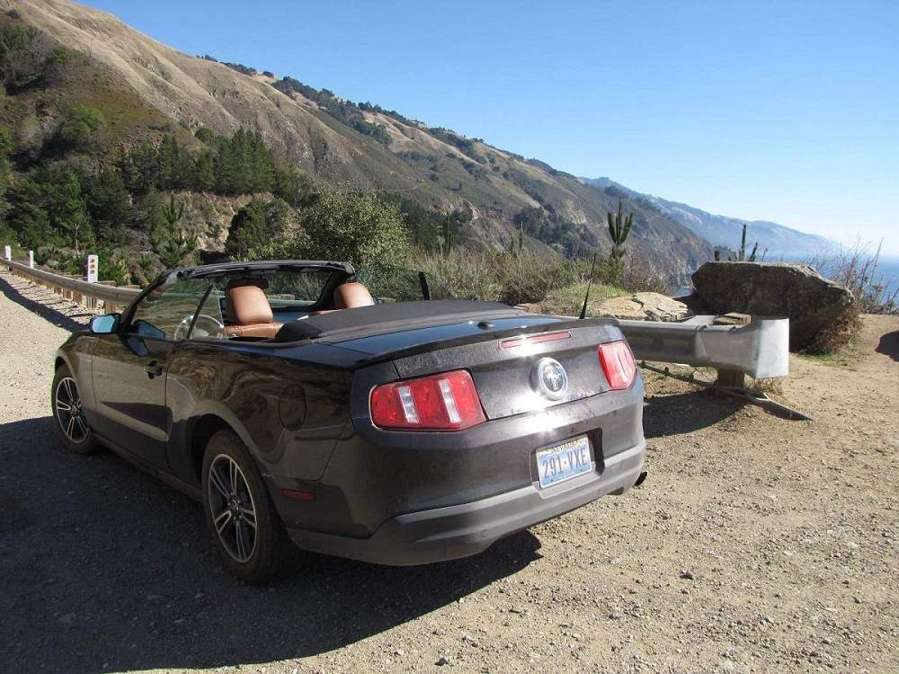Mustang am Highway 1