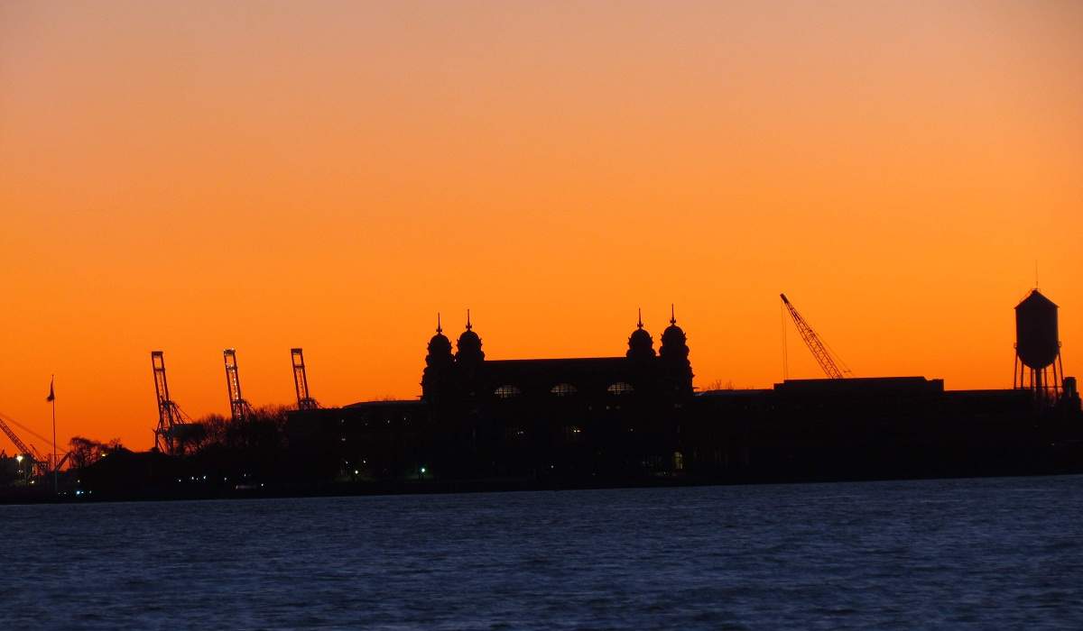 Ellis Island am Abend